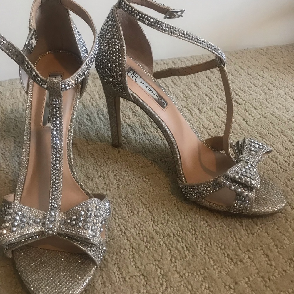 Shoes - Picture 3 of 7